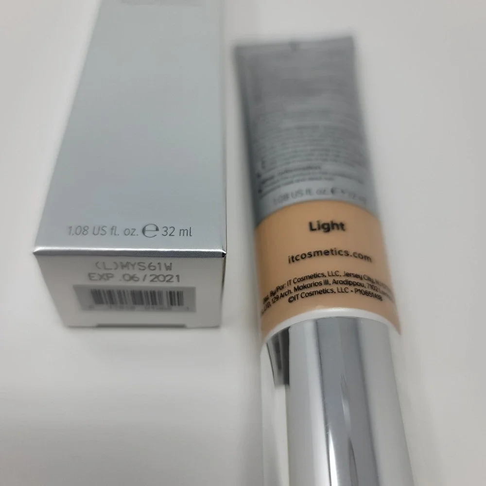 IT Cosmetics CC+ Color Correcting Full Coverage AntiAging Cream Light 1.08 Fl Oz